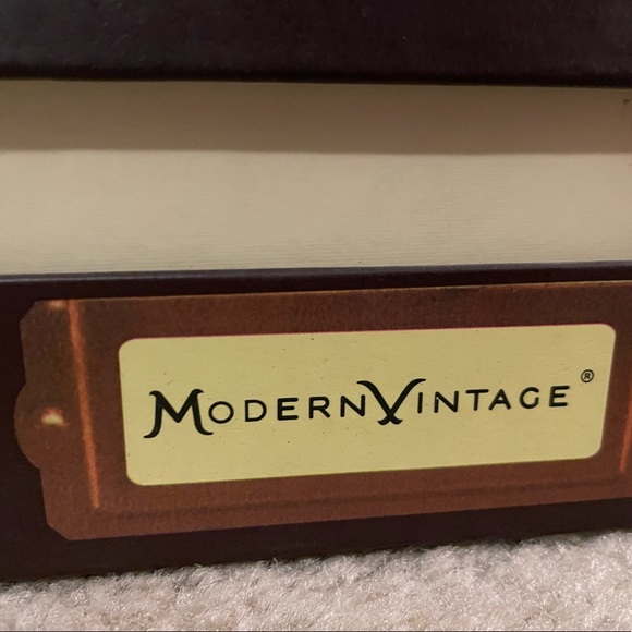 EUC Modern Vintage T-strap sandals size 7 - Picture 3 of 9